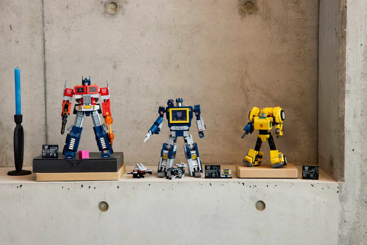 LEGO® Icons Transformers: Soundwave 10358