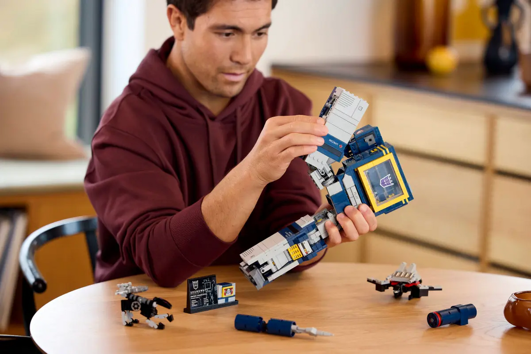 LEGO® Icons Transformers: Soundwave 10358