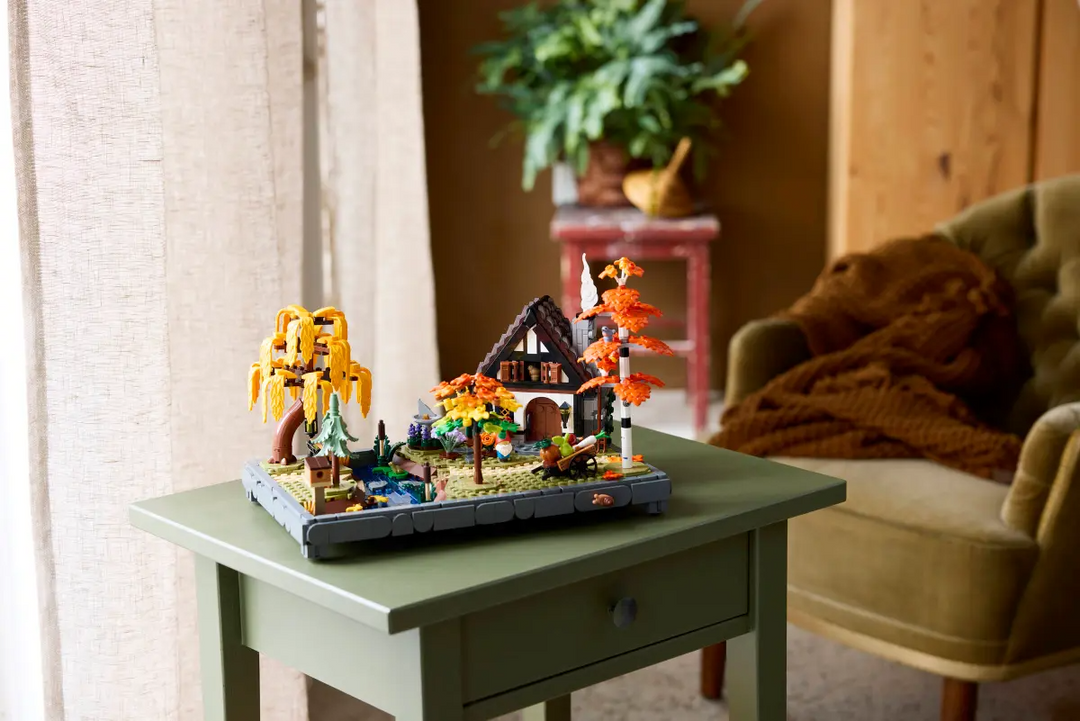 LEGO® Icons Autumn Cottage Garden 11372