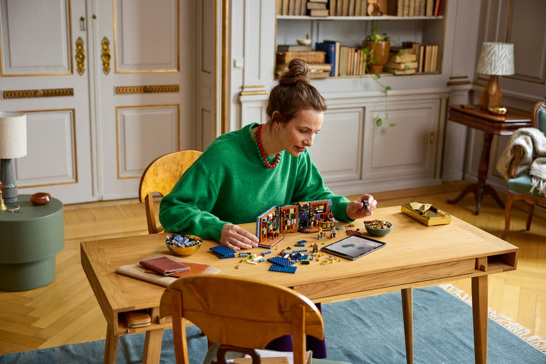 LEGO® Icons Bookstore: Book Nook 11379