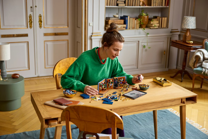 LEGO® Icons Bookstore: Book Nook 11379