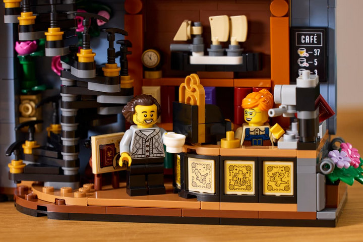 LEGO® Icons Bookstore: Book Nook 11379