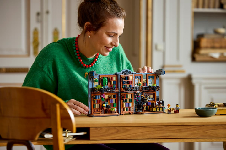 LEGO® Icons Bookstore: Book Nook 11379