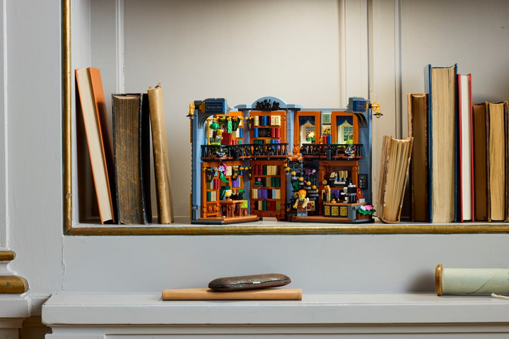 LEGO® Icons Bookstore: Book Nook 11379