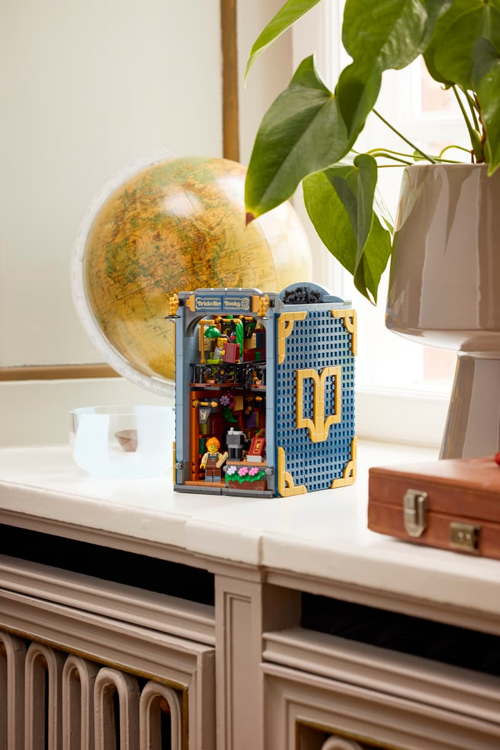 LEGO® Icons Bookstore: Book Nook 11379