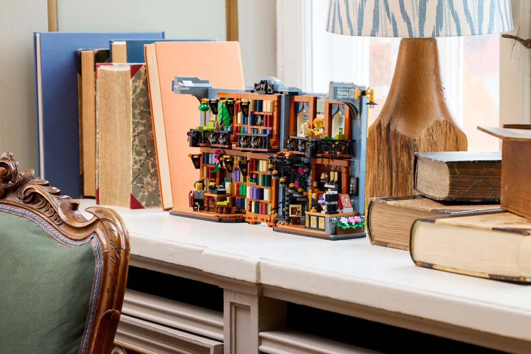 LEGO® Icons Bookstore: Book Nook 11379