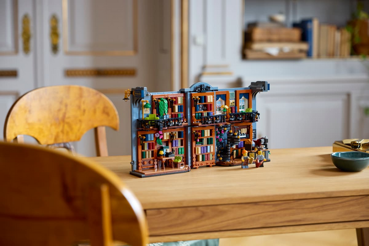 LEGO® Icons Bookstore: Book Nook 11379