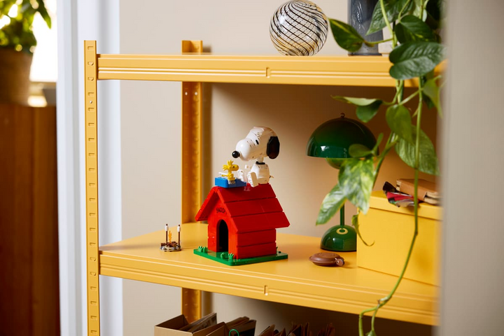 LEGO® Ideas Peanuts: Snoopy's Doghouse 21368