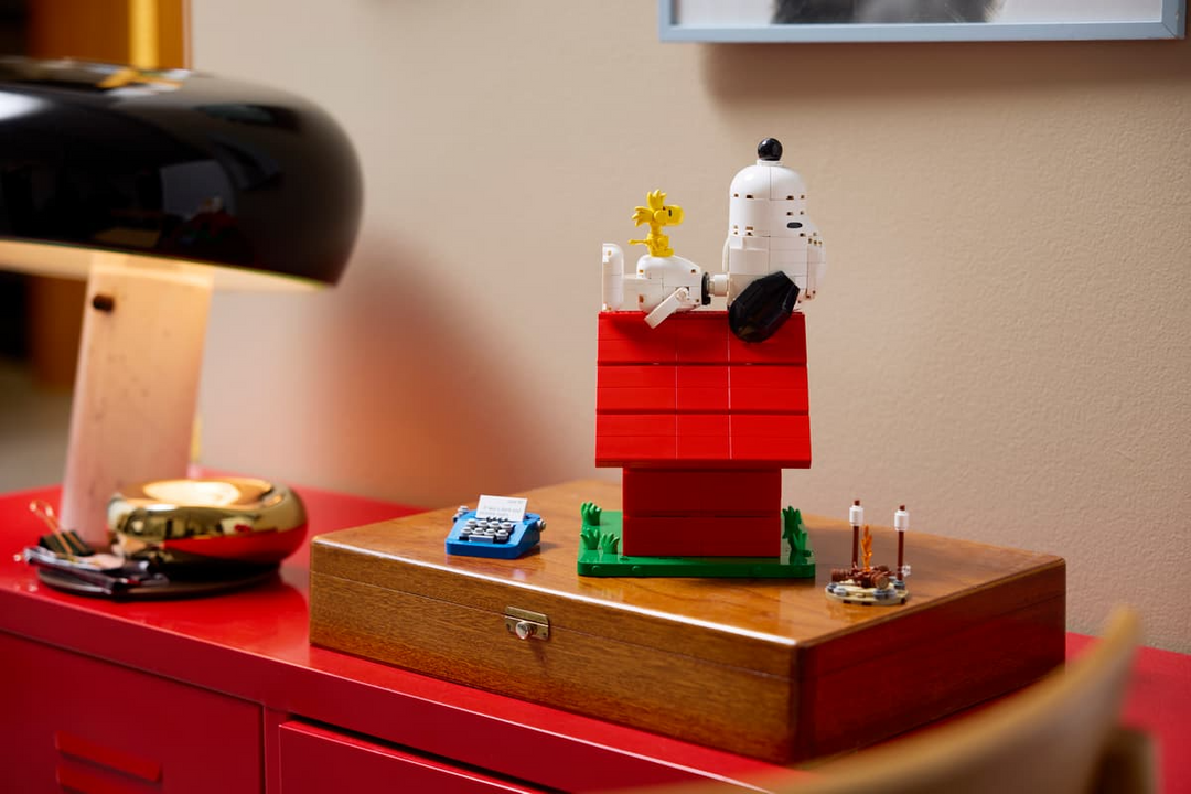 LEGO® Ideas Peanuts: Snoopy's Doghouse 21368