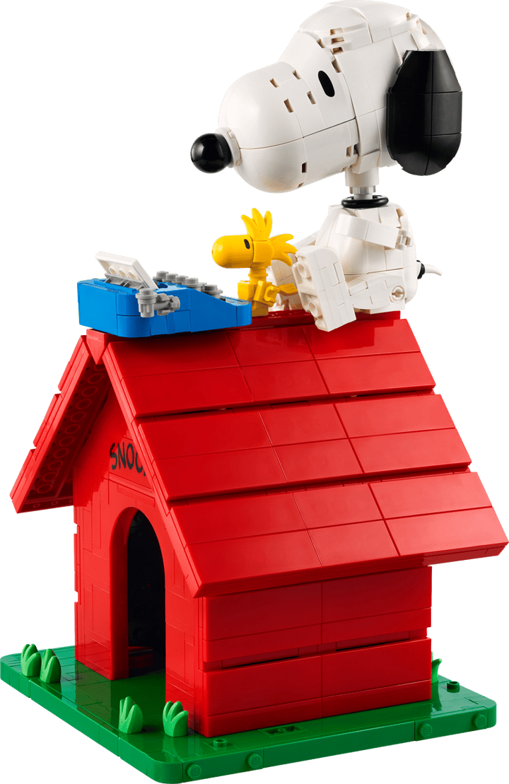 LEGO® Ideas Peanuts: Snoopy's Doghouse 21368