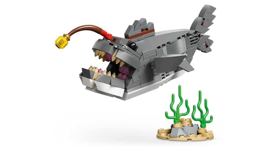 LEGO® Creator 3-in-1 Fierce Shark with a Treasure Chest 31381