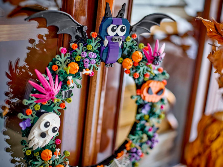 LEGO® Halloween Wreath 40825