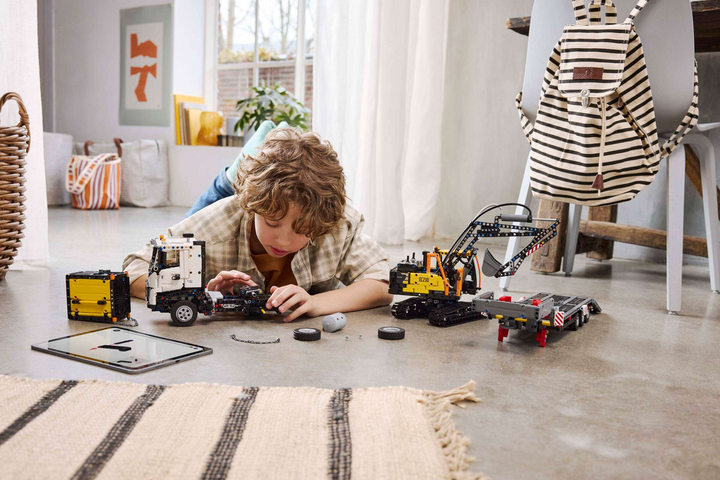 LEGO® Technic™ Volvo FMX Truck & EC230 Electric Excavator 42175