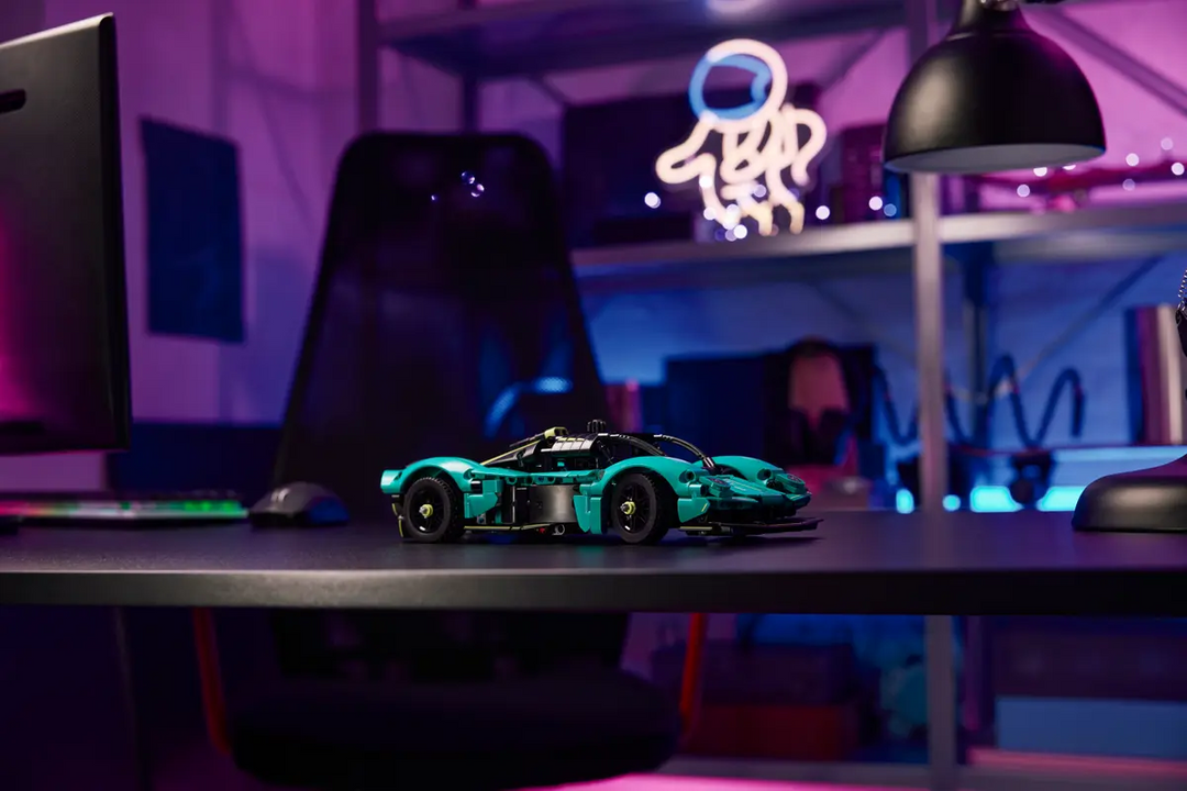 LEGO® Technic™ Aston Martin Valkyrie 42208