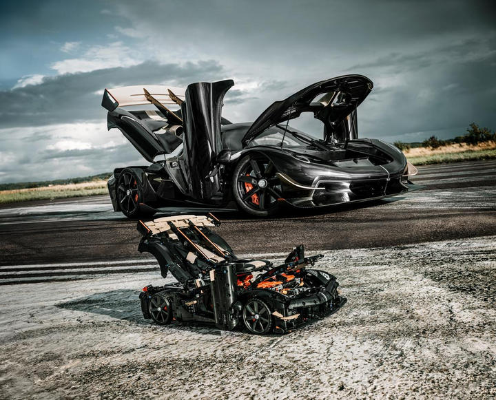 LEGO® Technic™ Koenigsegg Sadair's Spear Megacar 42232