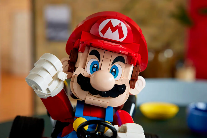 LEGO® Super Mario™ - Mario & Standard Kart 72037