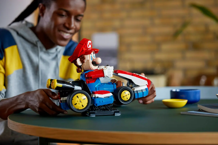 LEGO® Super Mario™ - Mario & Standard Kart 72037