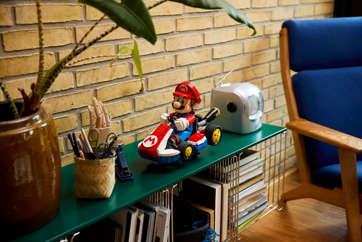 LEGO® Super Mario™ - Mario & Standard Kart 72037