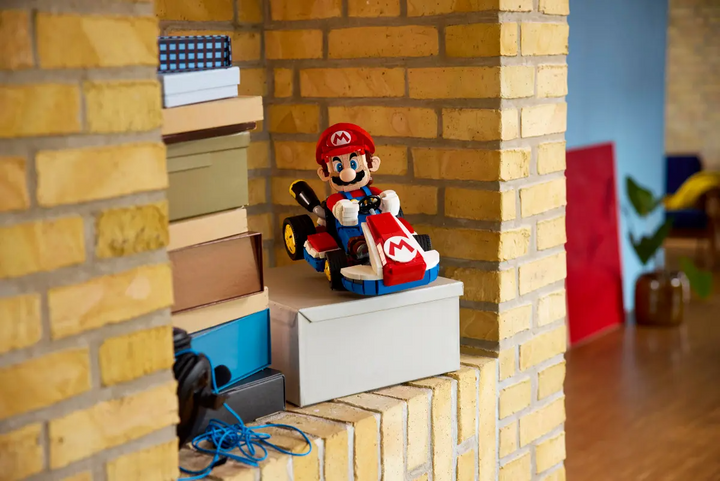 LEGO® Super Mario™ - Mario & Standard Kart 72037