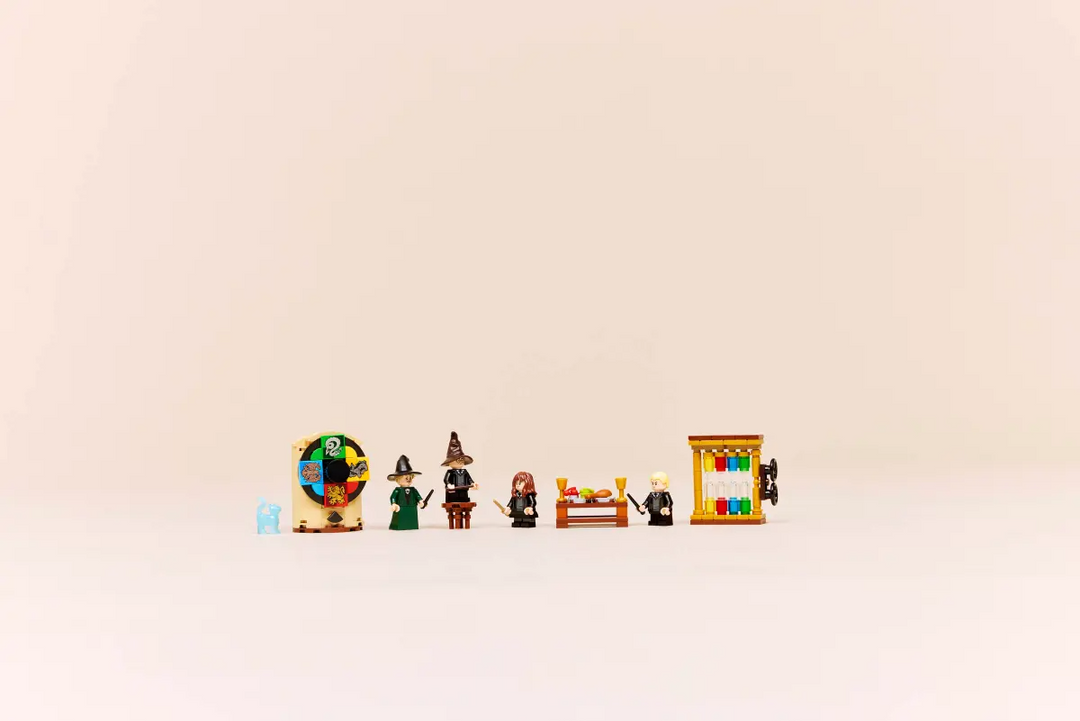 LEGO® Harry Potter™ Hogwarts™ Castle: Sorting Hat™ Ceremony 76460