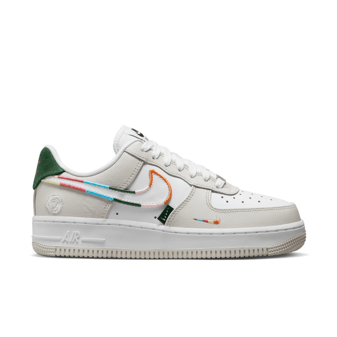 Women s Nike Air Force 1 07 SE All Petals United
