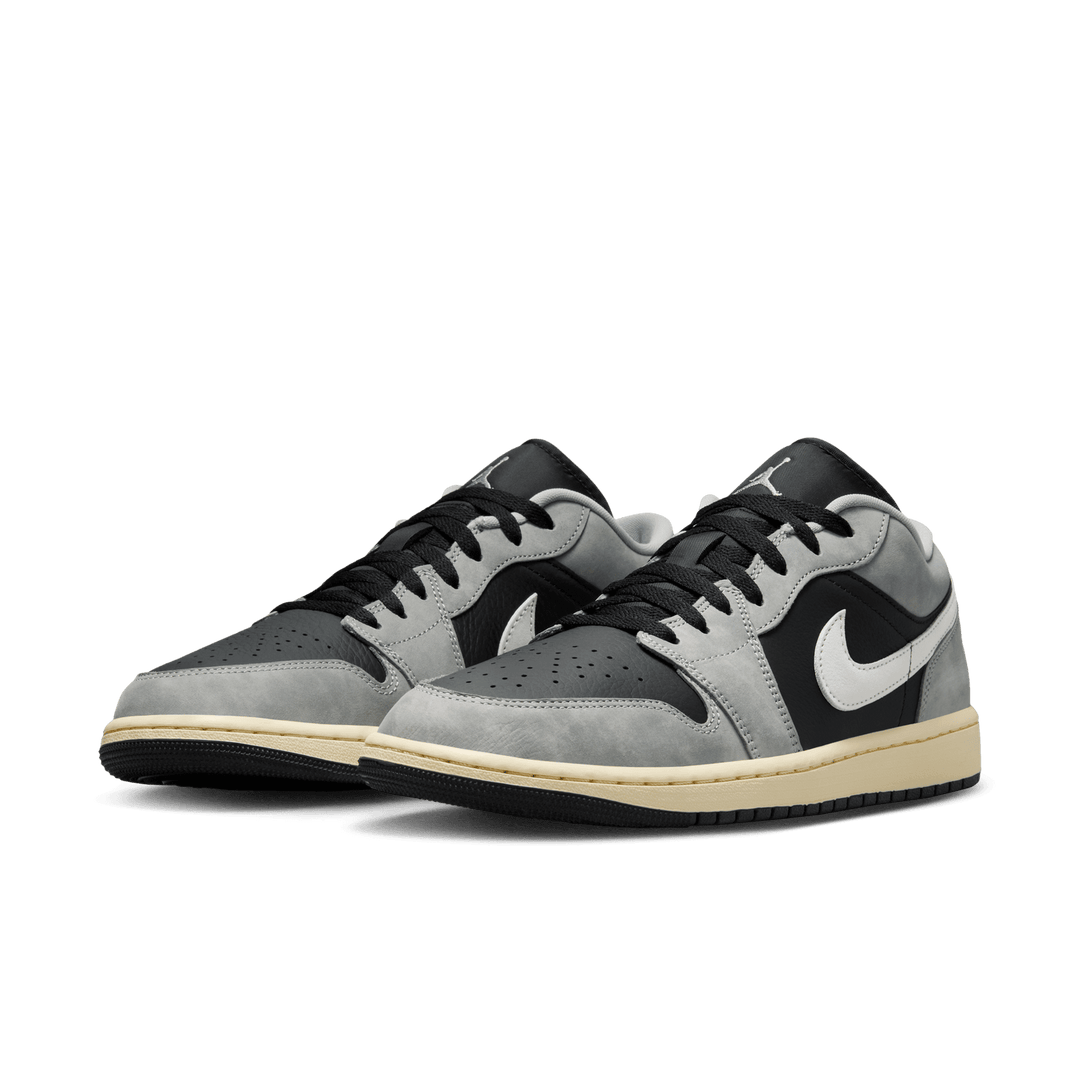 Air Jordan 1 Low SE 'Light Smoke Grey/Muslin'