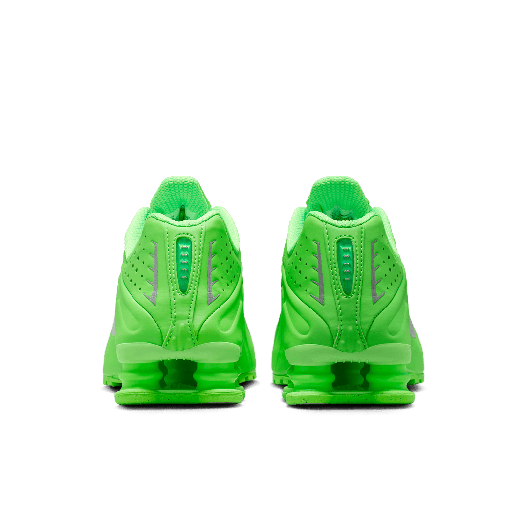 Women s Nike Shox R4 Green Strike Courtside Sneakers
