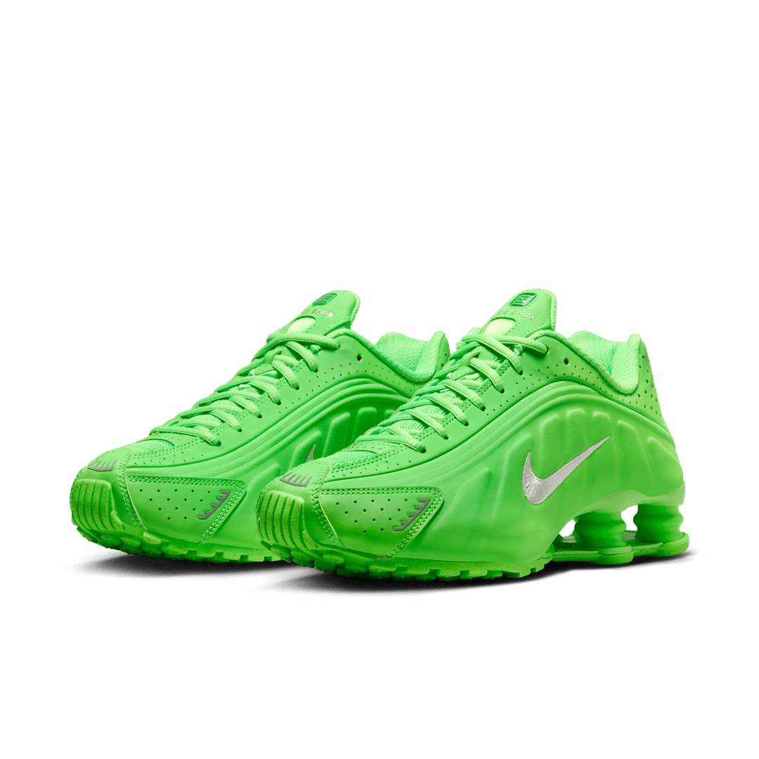 Women s Nike Shox R4 Green Strike Courtside Sneakers