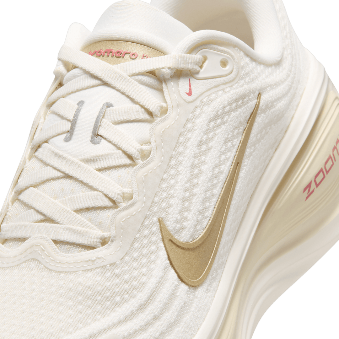 Women's Nike Vomero Plus 'Sail/Metallic Gold'