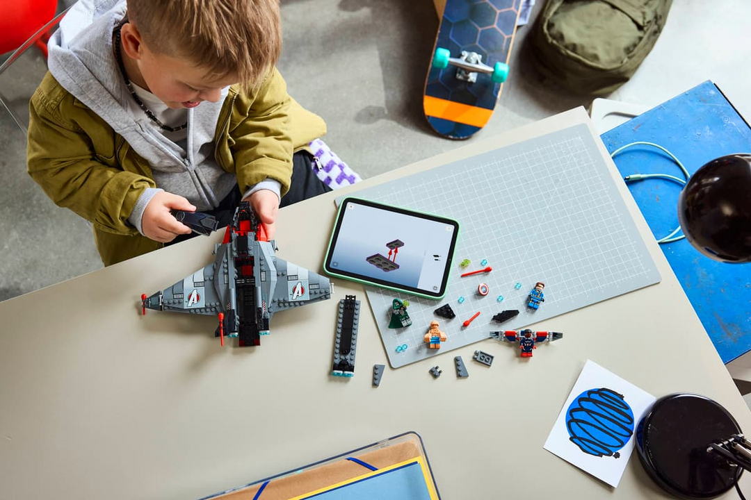 LEGO® Marvel Avengers: Doomsday Quinjet 76347