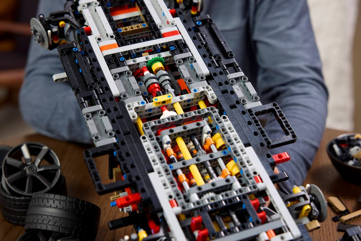 LEGO® Technic™ Koenigsegg Sadair's Spear Megacar 42232