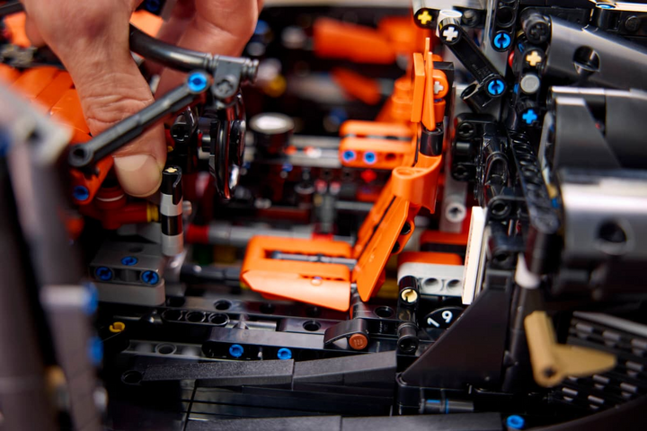 LEGO® Technic™ Koenigsegg Sadair's Spear Megacar 42232