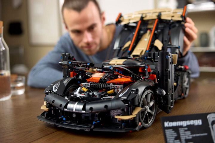 LEGO® Technic™ Koenigsegg Sadair's Spear Megacar 42232