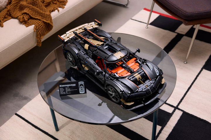 LEGO® Technic™ Koenigsegg Sadair's Spear Megacar 42232