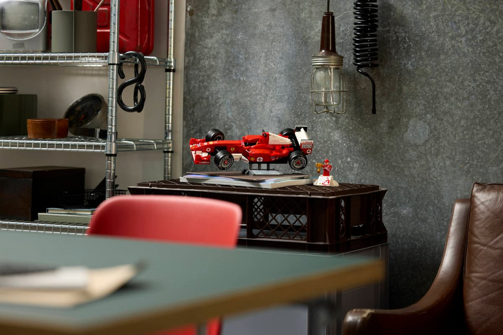 LEGO® Icons Ferrari F2004 & Michael Schumacher 11375