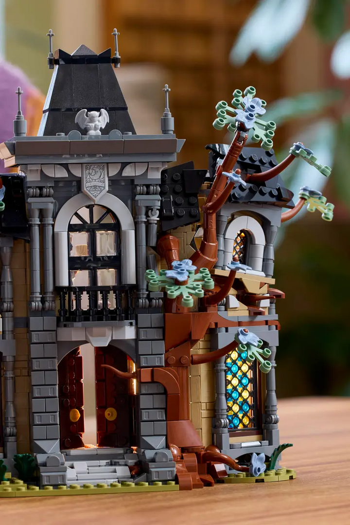 LEGO® Icons Mayor Manor 11383