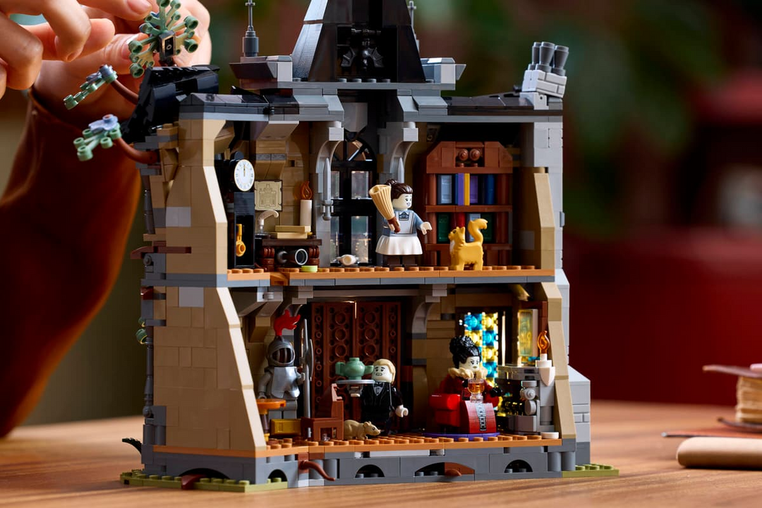 LEGO® Icons Mayor Manor 11383