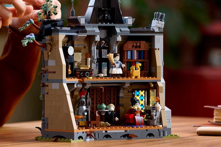 LEGO® Icons Mayor Manor 11383