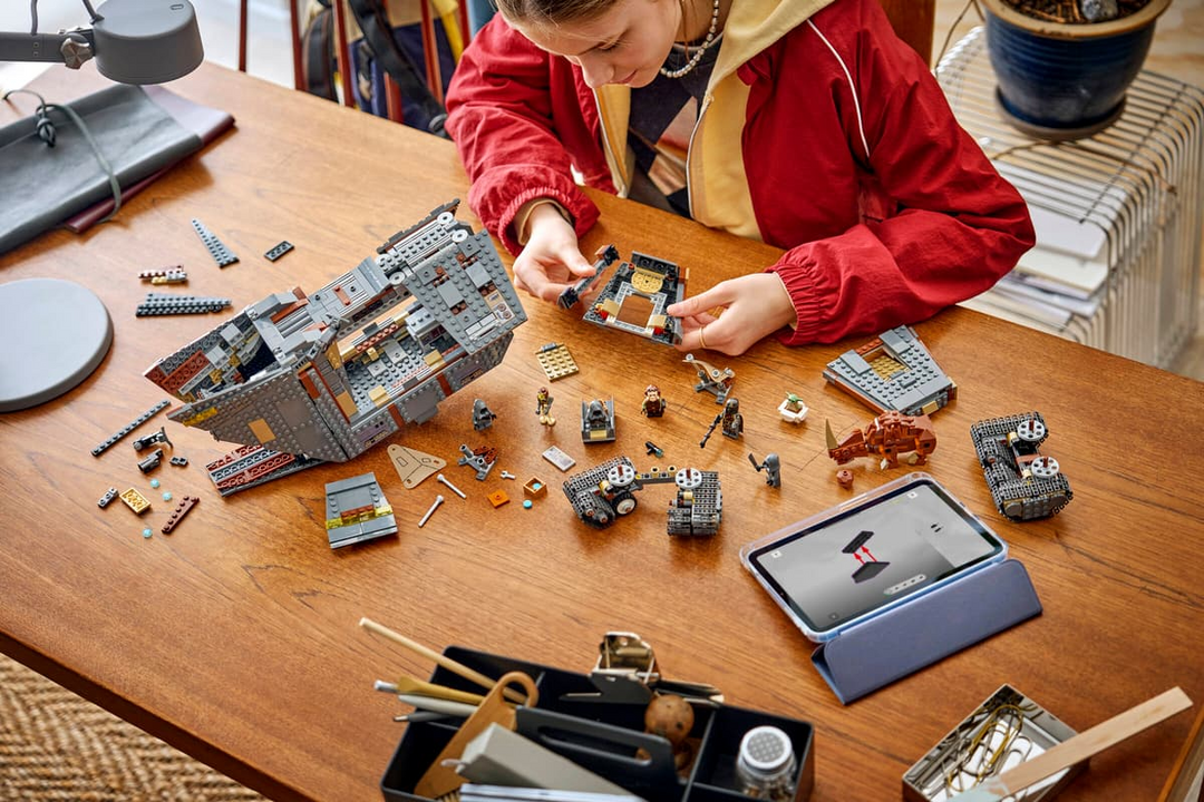 LEGO® Star Wars™ Offworld Sandcrawler™ and Mudhorn 75453