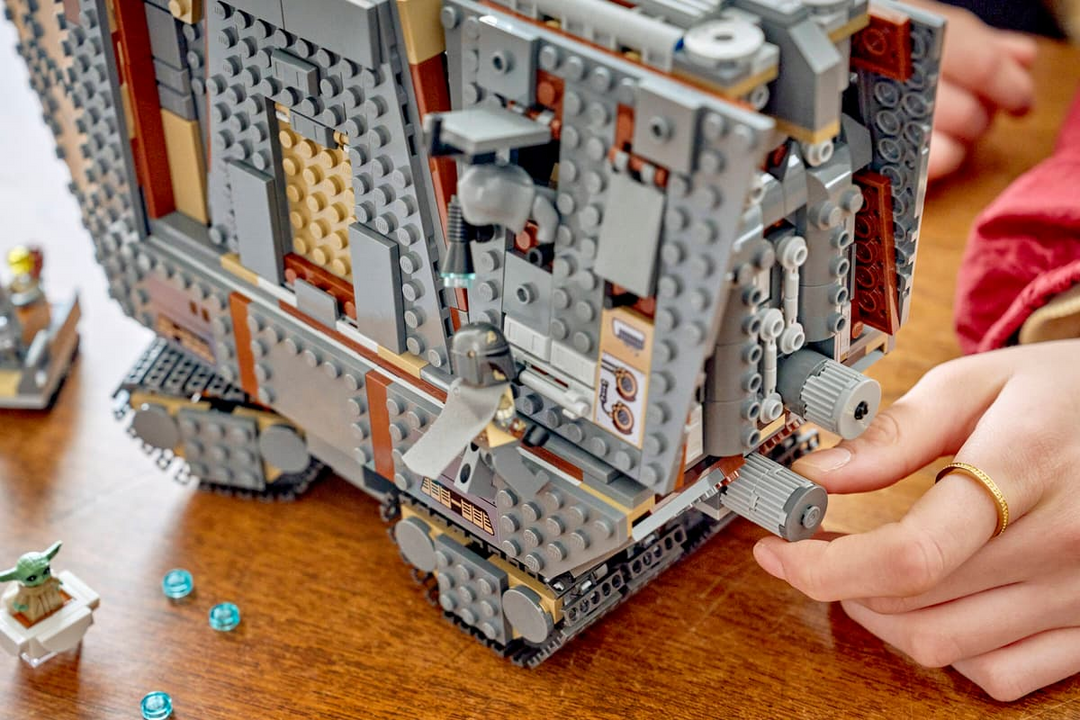 LEGO® Star Wars™ Offworld Sandcrawler™ and Mudhorn 75453