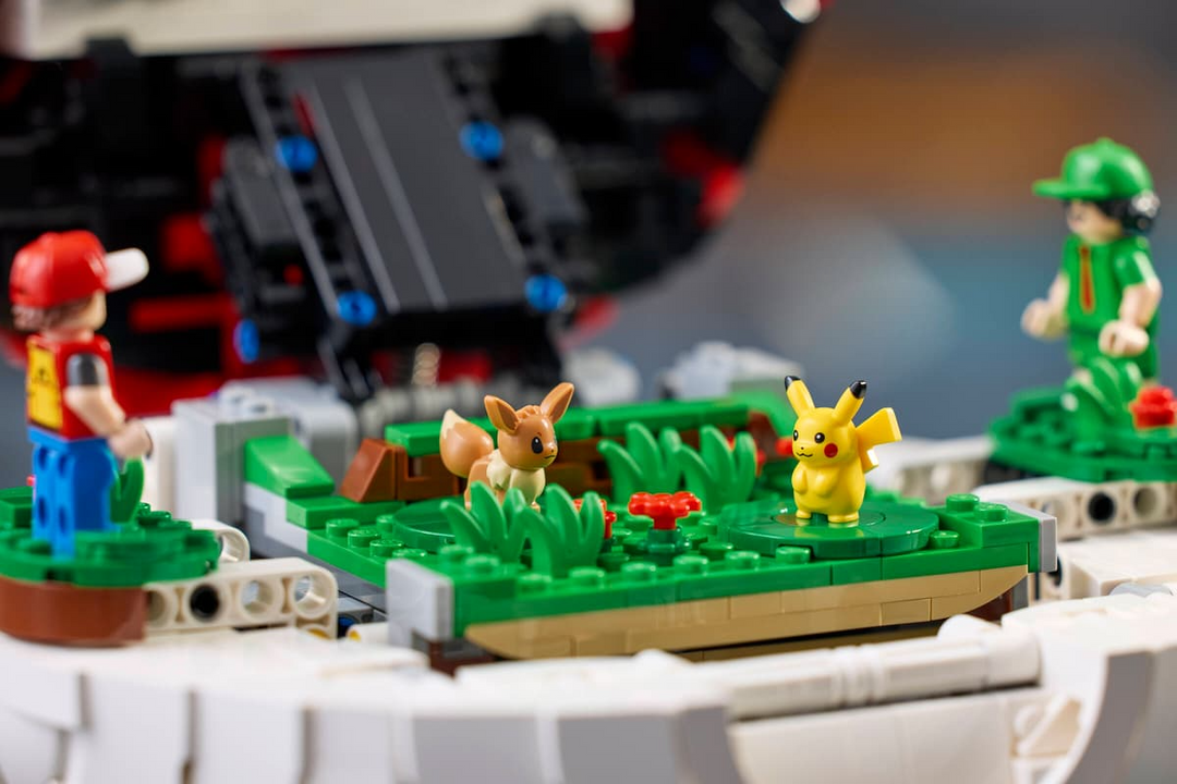 LEGO® Pokémon Iconic Trainer Moments Poké Ball