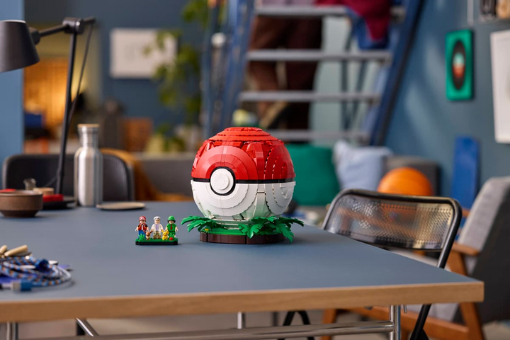 LEGO® Pokémon Iconic Trainer Moments Poké Ball