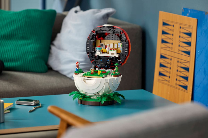 LEGO® Pokémon Iconic Trainer Moments Poké Ball