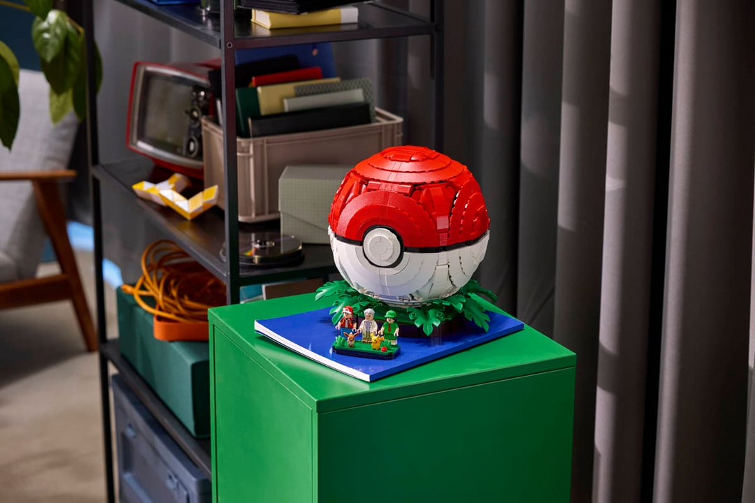 LEGO® Pokémon Iconic Trainer Moments Poké Ball