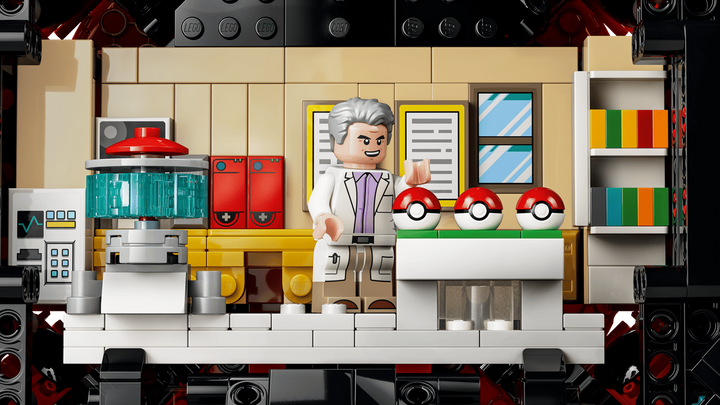 LEGO® Pokémon Iconic Trainer Moments Poké Ball