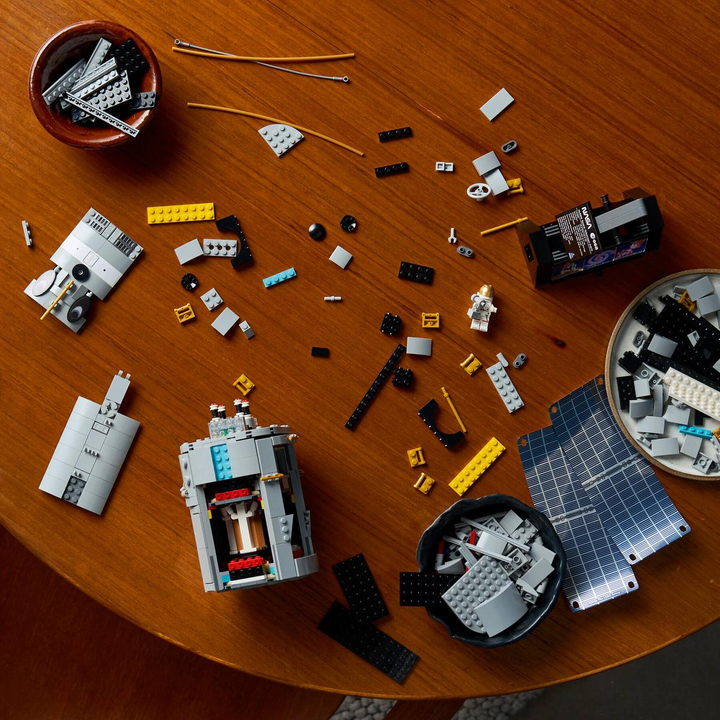 LEGO® Icons Hubble Space Telescope 11382