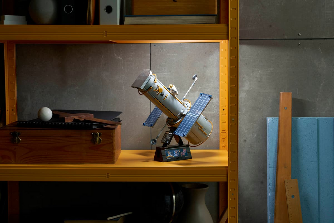 LEGO® Icons Hubble Space Telescope 11382