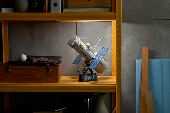 LEGO® Icons Hubble Space Telescope 11382