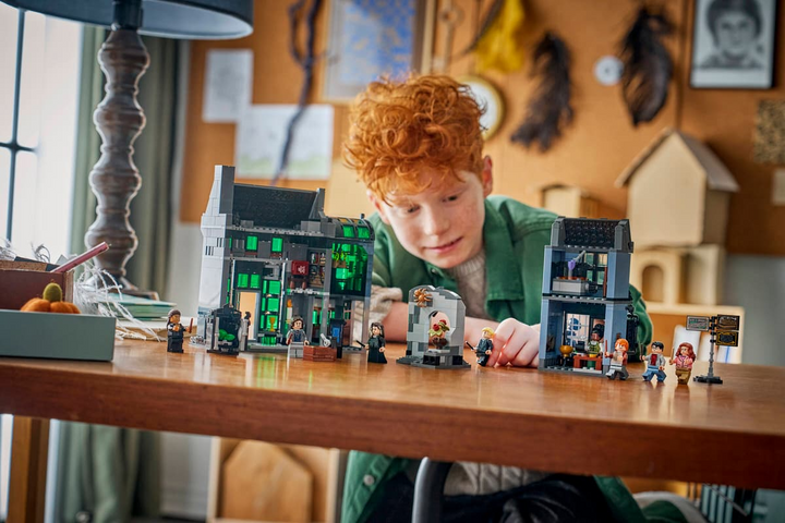 LEGO® Harry Potter™ Knockturn Alley™ Wizarding Shops 76471