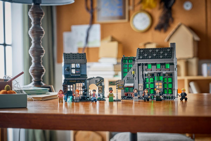 LEGO® Harry Potter™ Knockturn Alley™ Wizarding Shops 76471